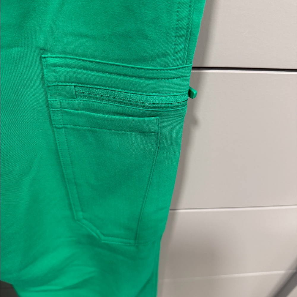 Figs scrub pants. Size small - Picture 3 of 6